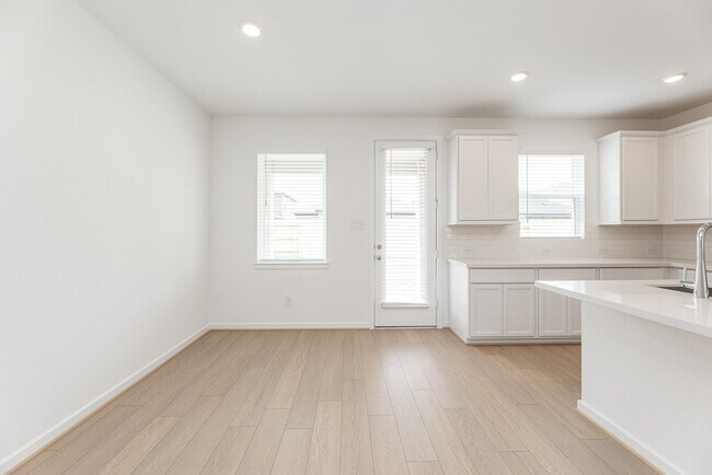 Building Photo - 9723 Rialto Hts Dr