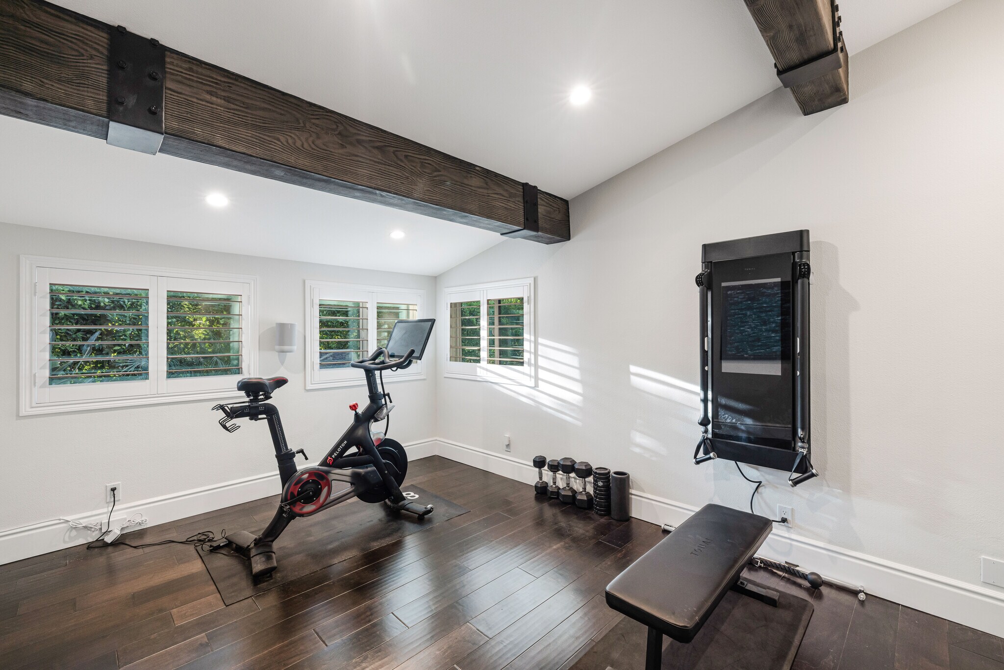 Building Photo - 16725 Oak View Dr