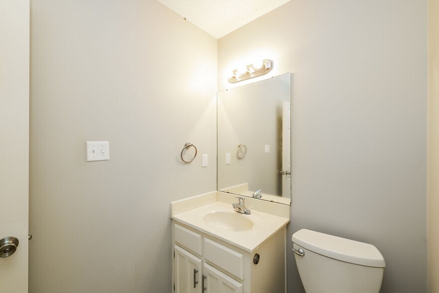 Building Photo - 1241 Trotters Stop Cove