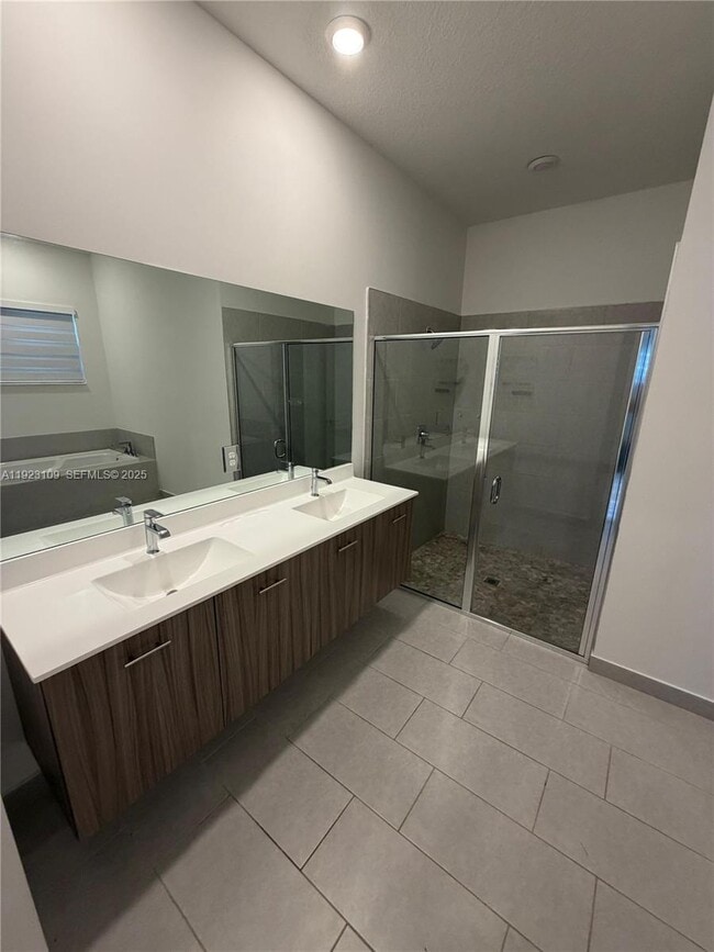 Building Photo - 4398 SW 173rd Ave