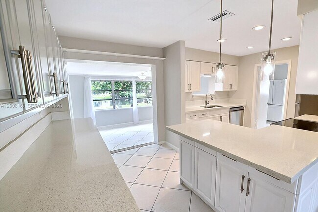 Building Photo - 5051 SW 93rd Ave