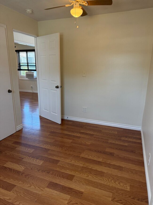 Building Photo - 203B