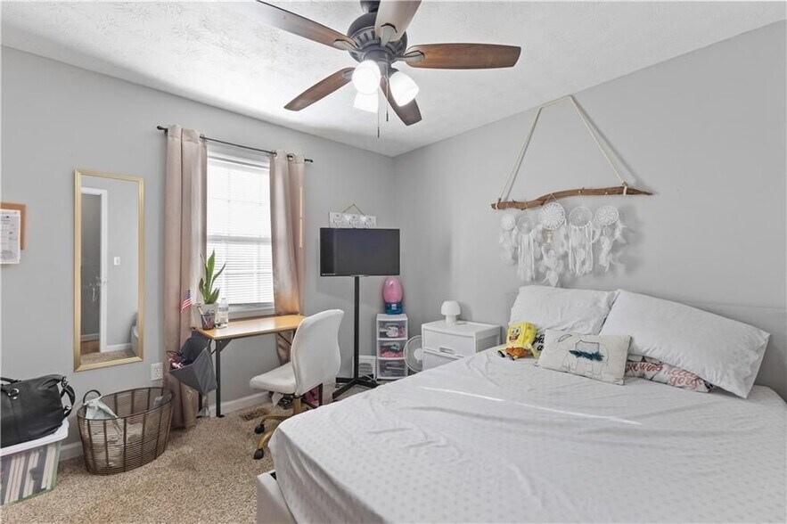 Building Photo - 284 Oak Ridge