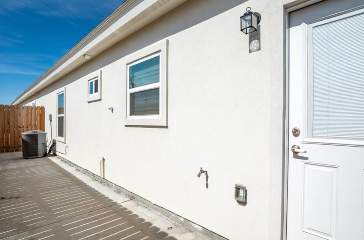 Building Photo - 12509 N 40th St