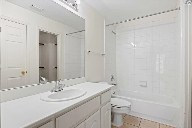 Building Photo - 1605 Berwick Dr