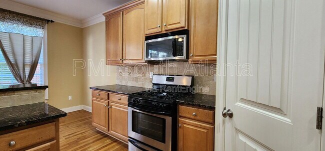 Building Photo - 106 Lexington Village