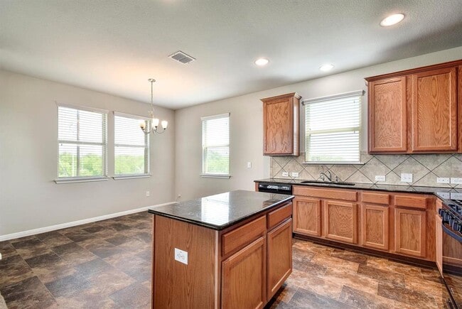 Building Photo - 741 Twisted Oaks Ln