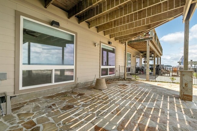 Building Photo - 80 Lakeview Village