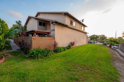 Building Photo - Two Weeks FREE Chula Vista Townhome 2 Bed 1 Bath with assigned parking, Refreshed w/prime amenities.