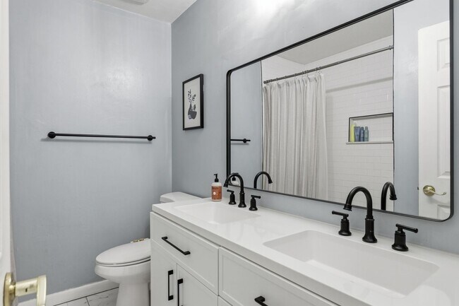 Building Photo - 4731 NW 39th St