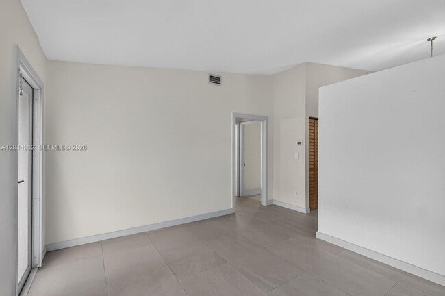 Building Photo - 2141 W 53rd St