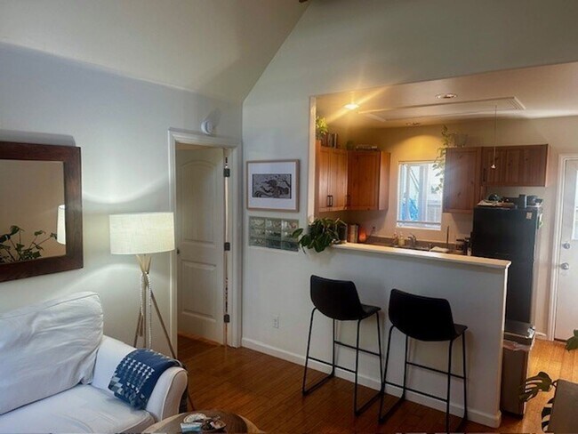 Building Photo - Encinitas Beach Cottage