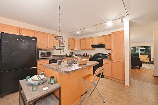 Building Photo - Beautiful 2-bed, 2-bath condo in Seattle f...