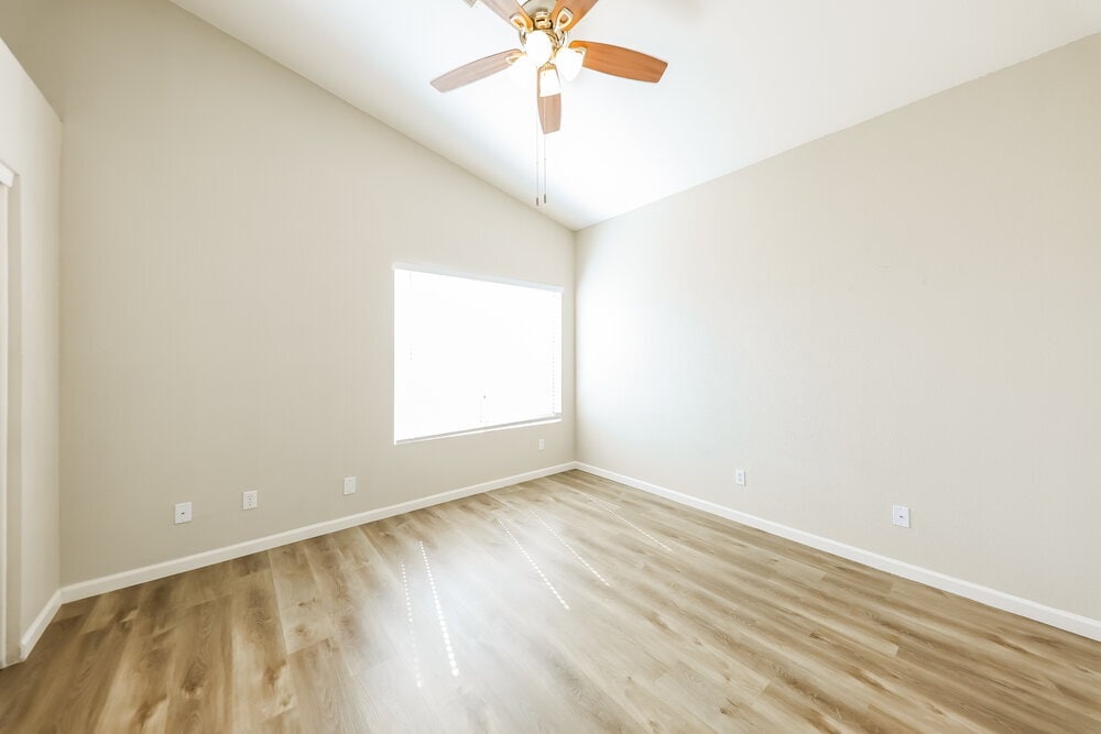 Building Photo - 1750 W Union Hills Dr