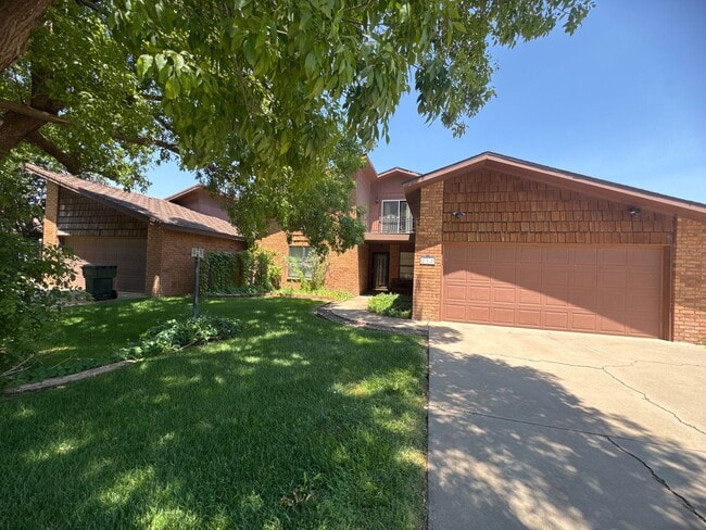 Building Photo - Two-story, four-bedroom, three-bathroom ho...