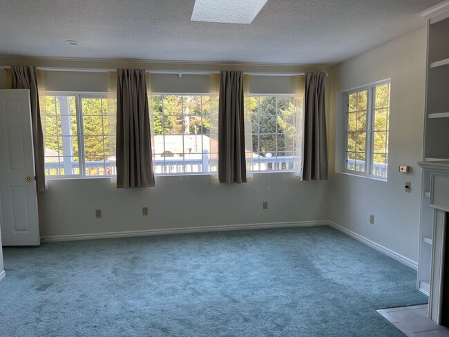 Building Photo - 496 Fairway Ct