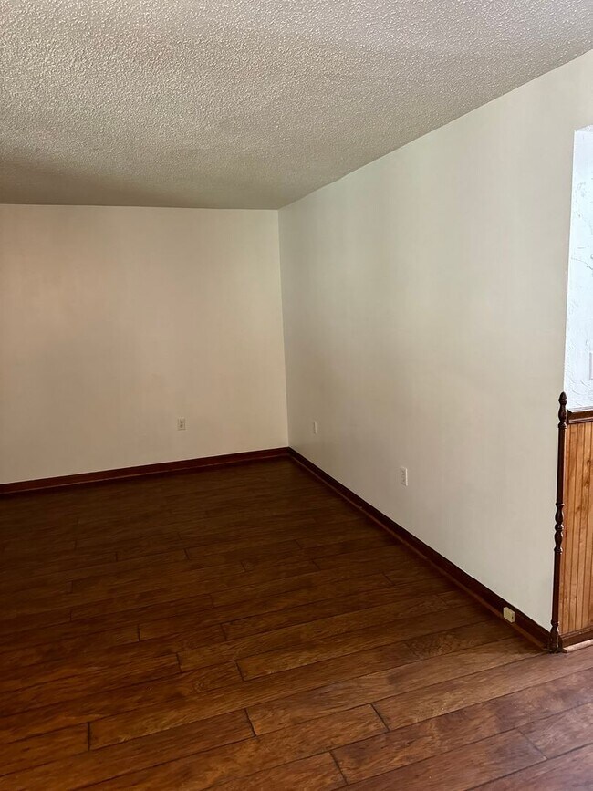 Building Photo - 1175 Pebble Dr