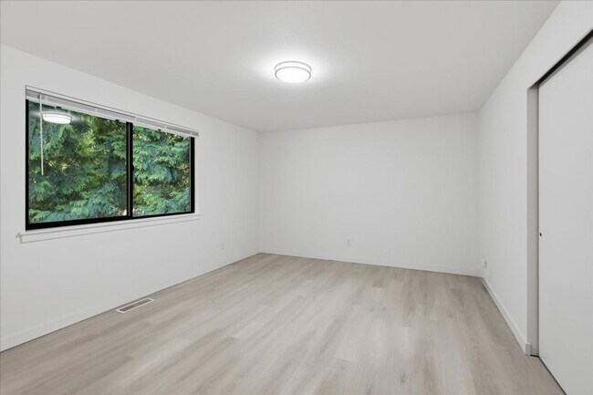 Building Photo - 4bd/2.25ba Kirkland Home