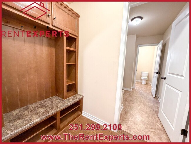 Building Photo - 9638 Estate Dr