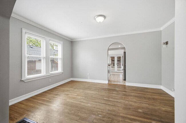 Building Photo - Sylvan Park Charm