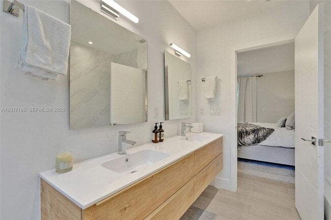 Building Photo - 2851 SW 33rd Ct