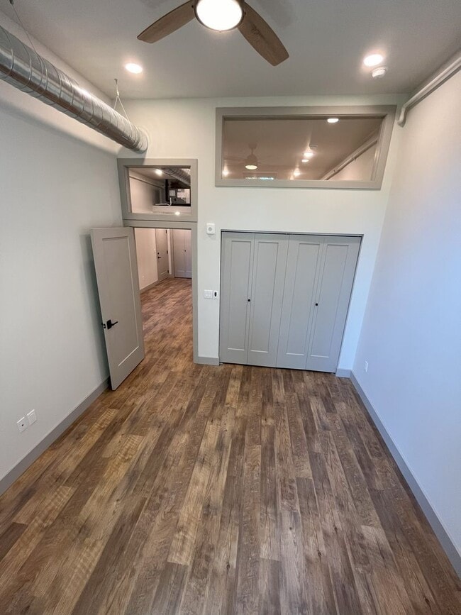 Building Photo - 12 E Main St