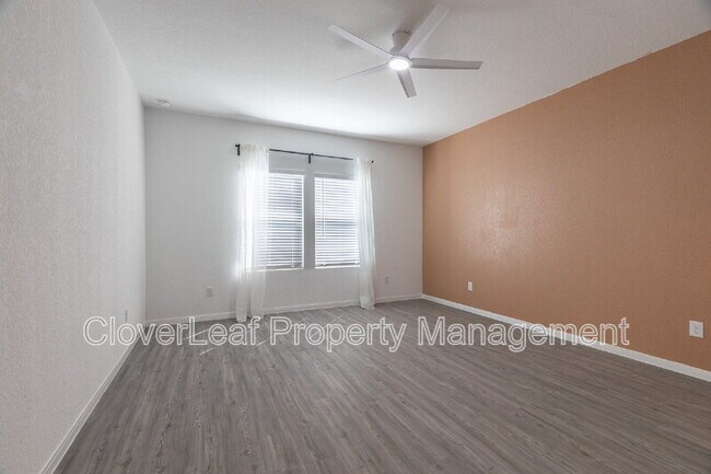 Building Photo - 422 Angel Trumpet Ct