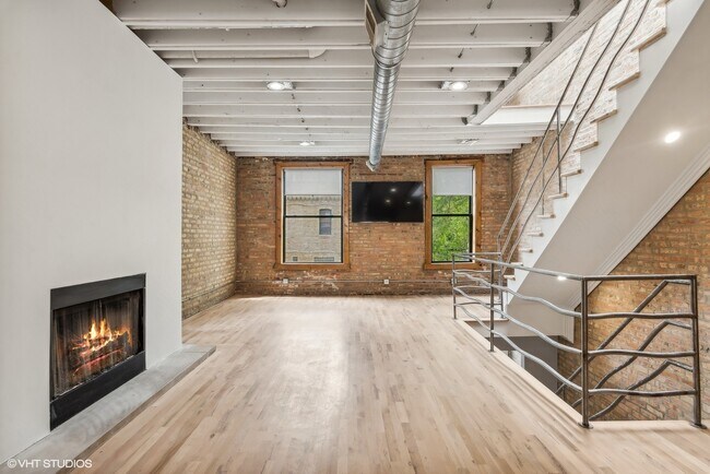 Building Photo - 2156 W Hubbard St