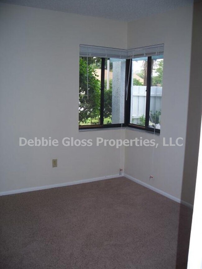 Building Photo - 3 bedroom 2 bath Wekiva home