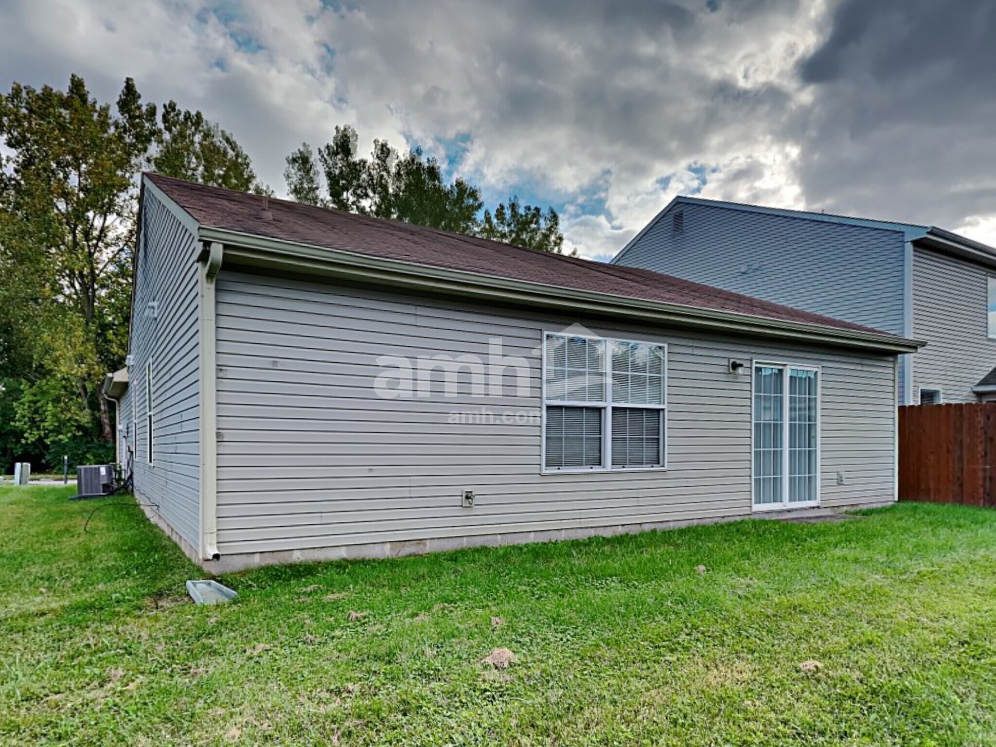 Building Photo - 5914 Lakeside Manor Ave