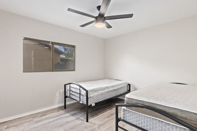 Building Photo - 597 W Casa Mirage Dr