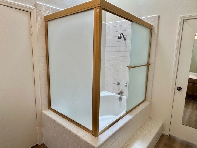 Building Photo - Freshly Painted 2BD/2BA 2 Car Garage with large Backyard