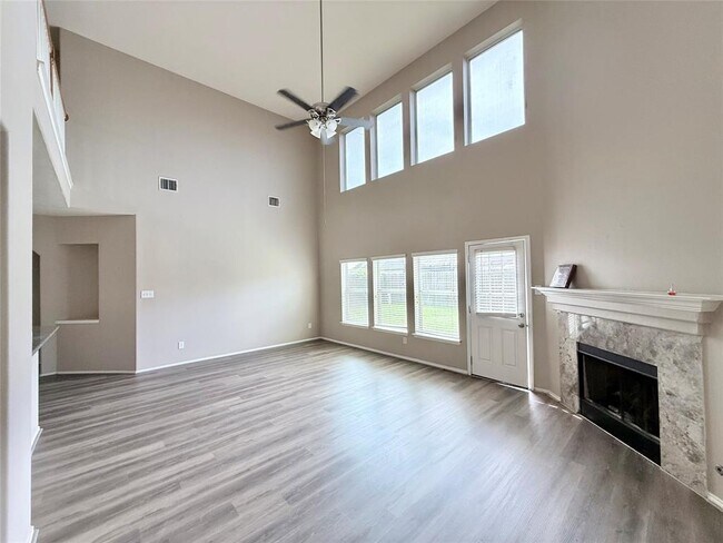 Building Photo - 5015 BridgeValley Ct