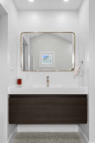 Building Photo - 9417 Winchester Ave