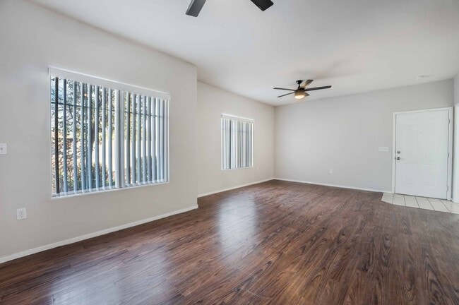 Building Photo - Gated Community Luxury Condo!