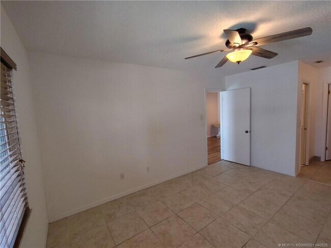 Building Photo - 950 S Kanner Hwy