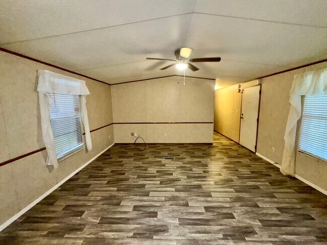 Building Photo - 641 Bayou Dr