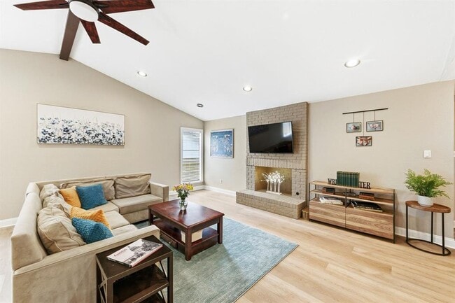 Building Photo - 7210 Towering Oaks Dr