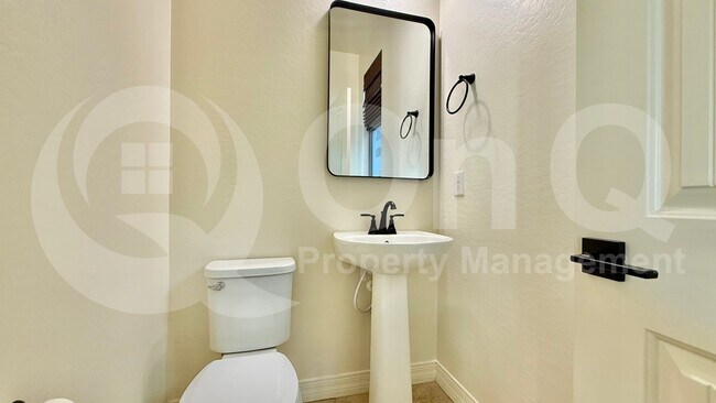 Building Photo - 1235 W Sparrow Dr