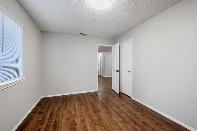 Building Photo - 604 Misty Morning Way