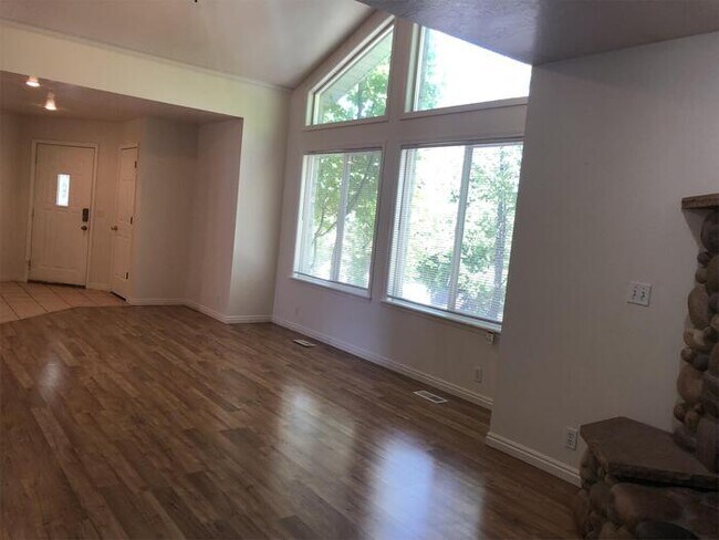 Building Photo - 1638 Fort Union Blvd