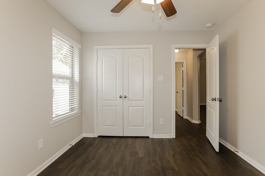 Building Photo - 961 Doire Dr