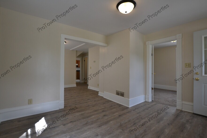 Building Photo - 651 N Bluff St