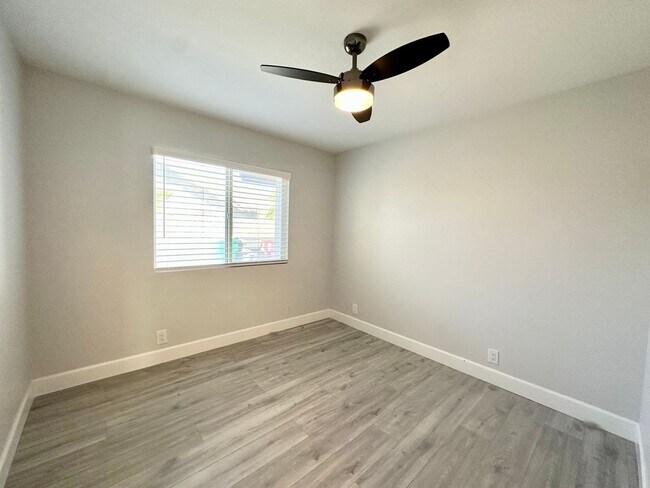 Building Photo - AVAILABLE NOW !! STUNNING 4 Bedroom 2 Bathroom POOL home in La Quinta