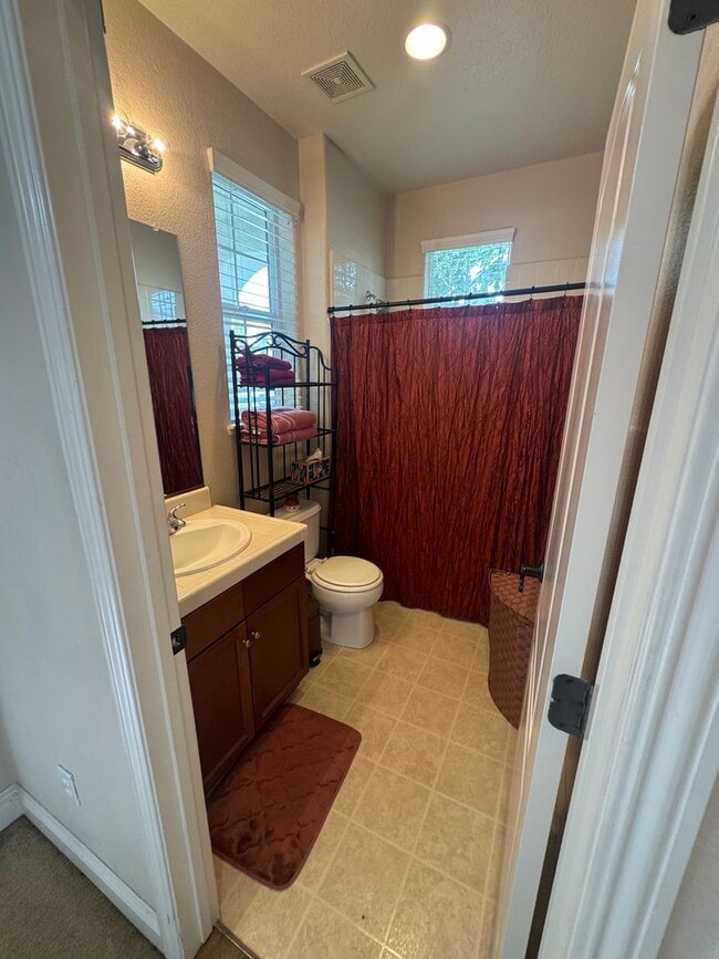 Building Photo - 5 Bed / 3.5 Bath | Elk Grove Single Family...