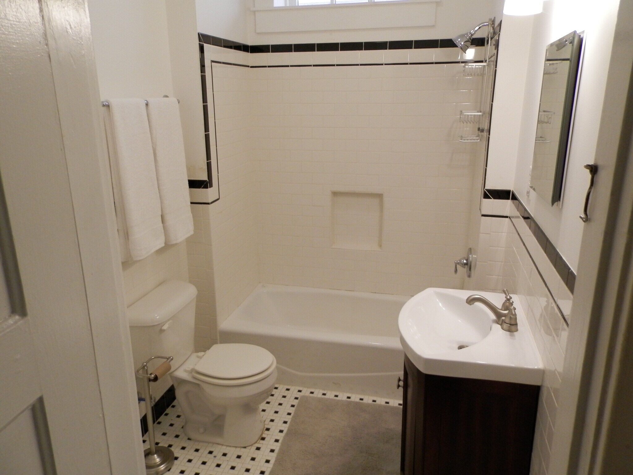 Building Photo - 155 Holbrook Ave