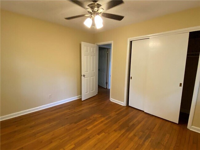 Building Photo - 1975 Clearwater Dr SE