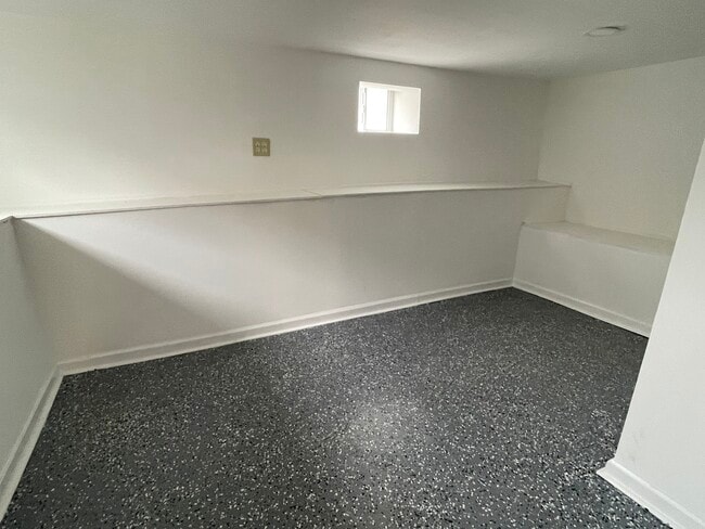 Building Photo - 114 E Richmond St