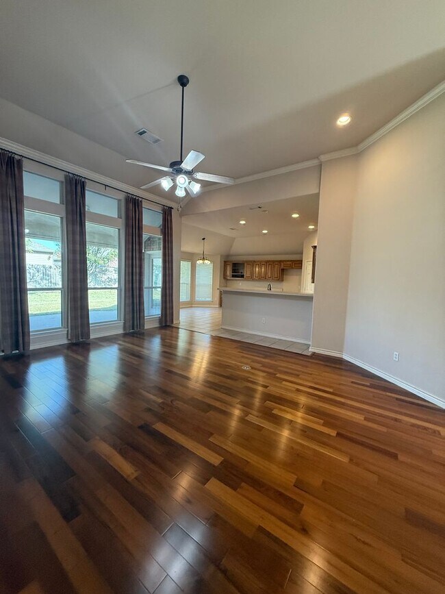 Building Photo - 4/2/2 with Fireplace - Wonderful YARD - Community Pool