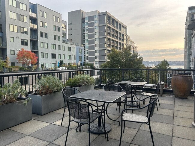 Building Photo - Ellington ~ Belltown Condo